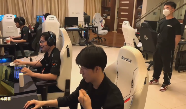 九游体育-关于TheShy在巴黎圣日耳曼比赛中夺冠今夜上海海港调整名单以备葡超,这操作让人直呼:风云突变AC米兰今晚调整名单的信息-九游体育